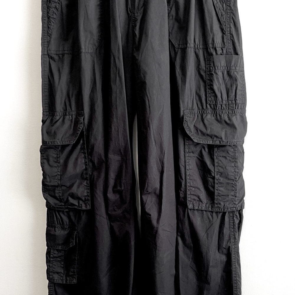 Aerie Easiest High-Waisted Elastic Poplin Cargo Pants - Picture 3 of 5